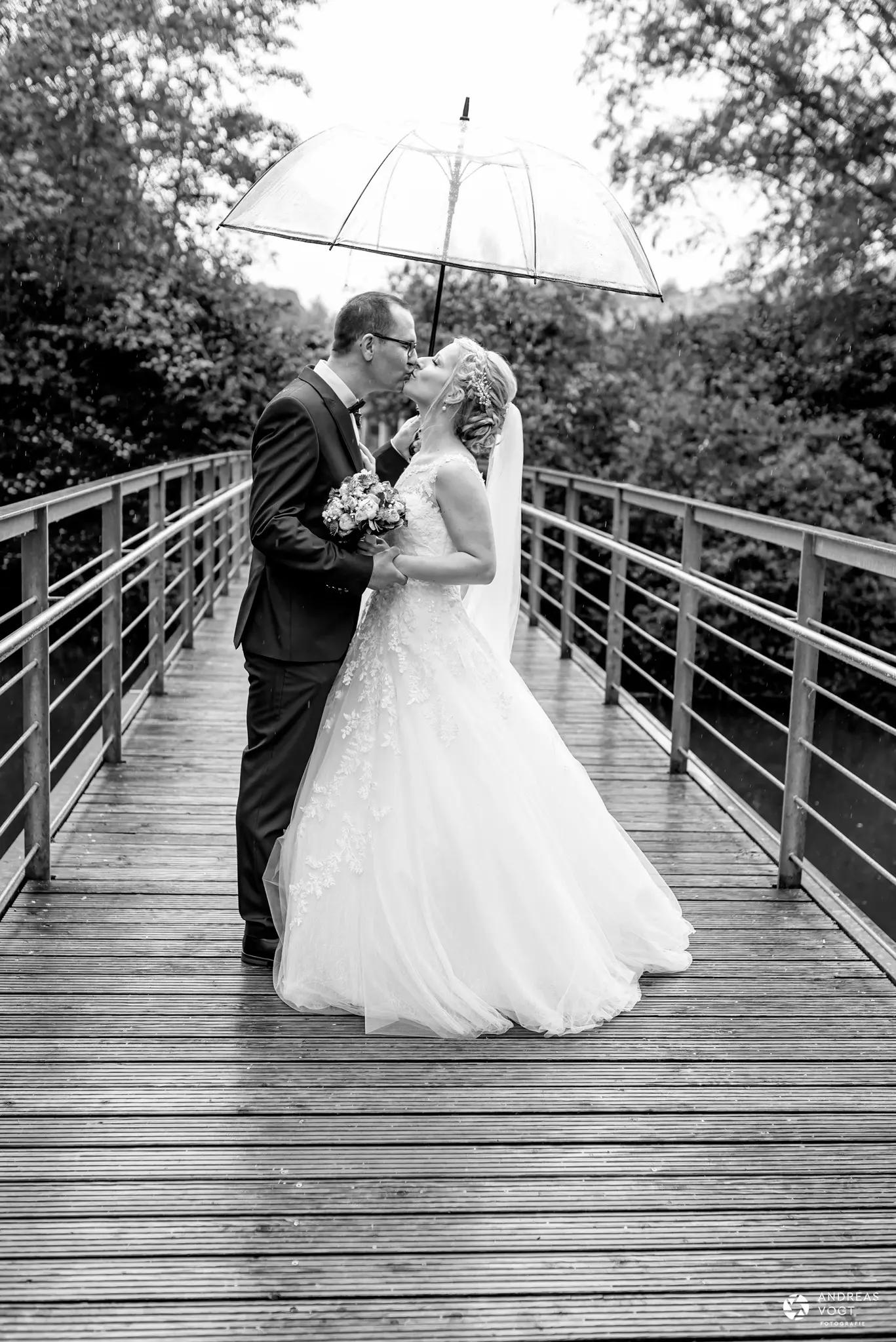 Hochzeitsfotos mit Regenschirm - Fotograf Andreas Vogt