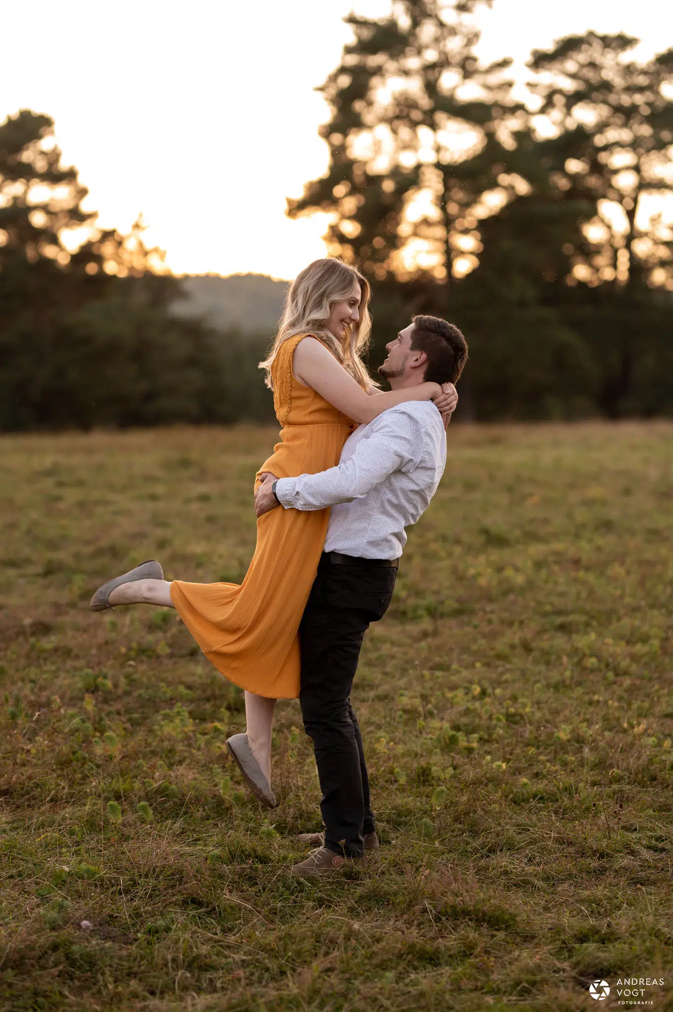 Paarfotos mit Lena und Markus in der Natur - Fotograf Andreas Vogt